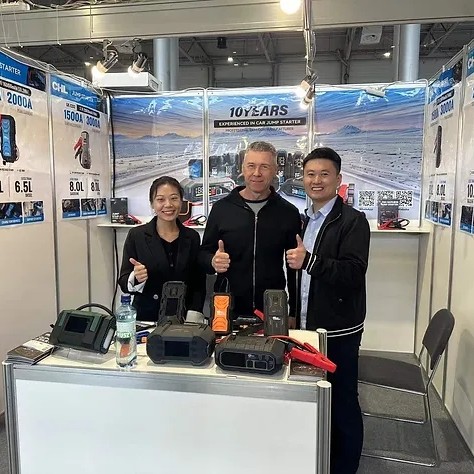 誠可立汽車應急啟動電源在波蘭（波茲南）國際汽車工業及配件展覽會上取得巨大成功。